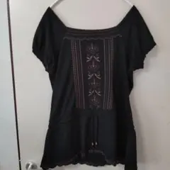 ブラック　刺繍　トップス　カットソー