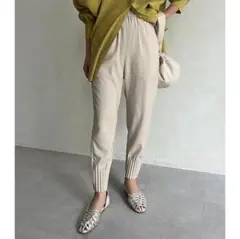 カプリシューレマージュ　すっきり見えプリーツジョガーパンツ　エクリュ　38