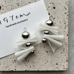 【No.487】マットホワイトのひらひらイヤリング/ピアス