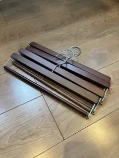 スラックスハンガー