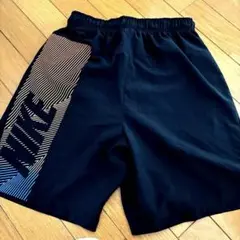 Nike 黒 ショートパンツ グラデーションロゴ