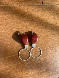 ガーネットピアス