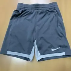 NIKE グレー ハーフパンツ
