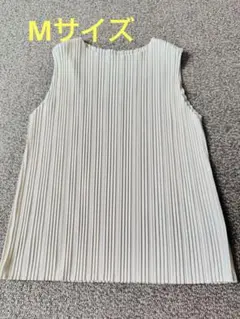 UNIQLO プリーツノースリーブT