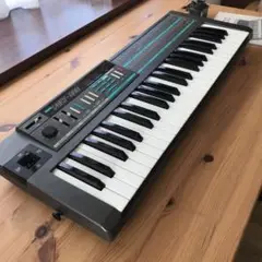 KORG コルグ poly-800 シンセサイザー 49鍵盤 コンパクト 希少 KORG コルグ poly-800 シンセサイザー 49鍵盤 コンパクト レトロ