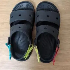 Crocs キッズサンダル ブラック/カラフル