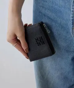 russet モノグラムプレートハーフウォレット