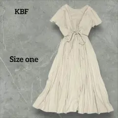 KBF WEB限定 バックオープン カットワンピース ベージュ ワンサイズ