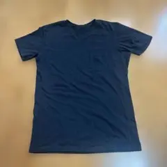 PLST 黒 Vネック Tシャツ ポケット付き