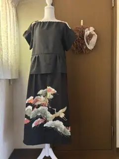 着物リメイク黒留袖　ロングスカート　豪華刺繍入り