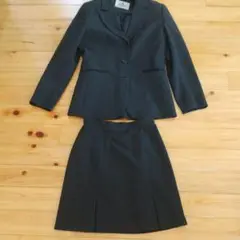 スカートスーツ