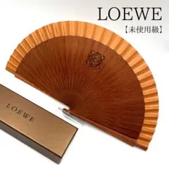 新品・未使用　ロエベ　ロゴ木製扇子 D38 ロエベ LOEWE 扇子 オレンジ系 木製 ロゴ ケース付き 美品
