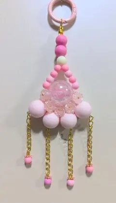 ビーズ装飾のスマホストラップ