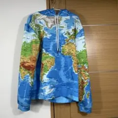 【良品】KYKU 世界地図プリント フード付きパーカー Mサイズ