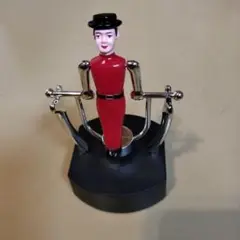 レトロ 赤い服のアクションフィギュア(鉄棒マン)