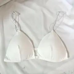 フロントホック　ホワイト　三角見せブラ