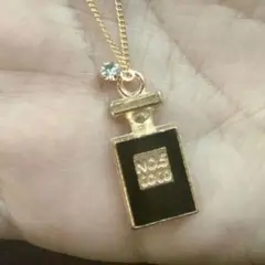 Lumier！黒香水瓶ネックレス 人気 トレンド インスタグラム バレンタイン