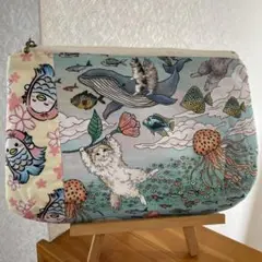 クジラに乗った猫　猫柄パネル生地　フラットコスメポーチ　小物入れ　おとぎの国の猫