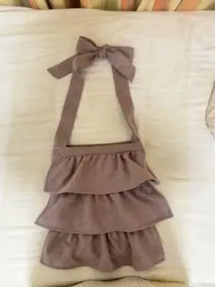 フリル付きショルダーバッグ ピンクベージュ