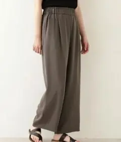 ナチュラルビューティーベーシック　ワイドパンツ　チャコールグレー　M