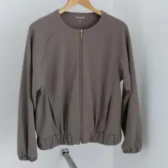 【極美品】ファクトリエ　エアーノーカラーブルゾン　レディース　ブラック エアーノーカラーブルゾン/ブラック | Factelier (ファクトリエ)