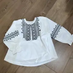新品未使用　刺繍入りホワイト長袖シャツ 90cm