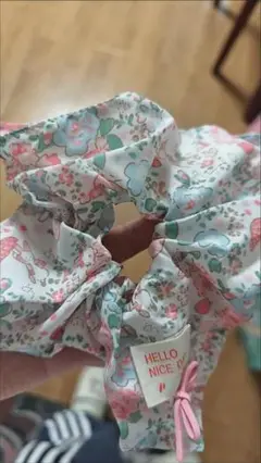 フラワープリント シュシュ