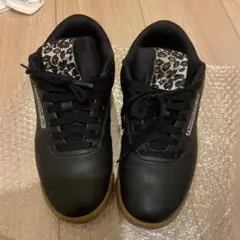 Reebok ブラック レオパード スニーカー