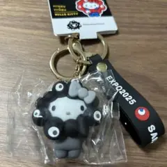ハローキティ　キーホルダー 関西万博 限定　黒ミャクミャク