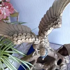 鷹の金属製 置物
