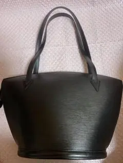 ルイヴィトン エピサンジャック ブラック