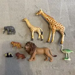動物フィギュアセット（ライオン・キリン・ゾウなど）