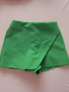 ZARA グリーン ラップスタイル ショートパンツ