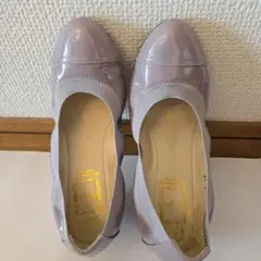 ブルーノマリーの靴です グレーのエナメル３７サイズです