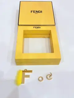 【未使用 FENDI】フェンディ チャーム イニシャルFゴールド ファー