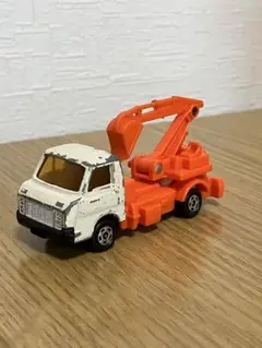 トミカ　いすゞ エルフFFマイパック　タダノ　クレーンNo.49 トミカ いすゞ エルフFFマイパック タダノ クレーンNo.49 - メルカリ