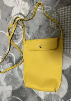イエローフラップショルダーバッグ