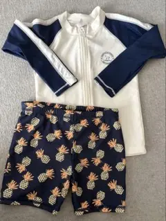 ラッシュガードとショーツセット（パイナップル柄）