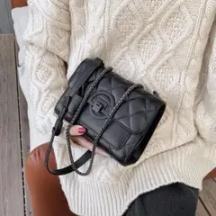 トミー・ヒルフィガー ブラックショルダーバッグ