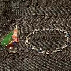 鳥のブレスレット＆得体の知れないペンダントトップ