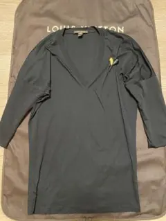 ルイヴィトン Tシャツ ブローチ付き