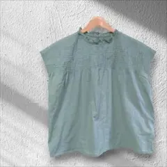 美品！グリーン 首フリル付き 半袖トップス　フレンチスリーブ　綿　M　涼しい　夏