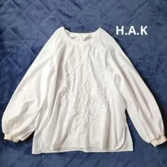 H.A.K　ハク　刺繍ブラウス　花束モチーフ　プルオーバー　コットン　袖リブ　白