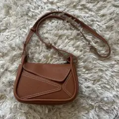 茶色ショルダーバッグ