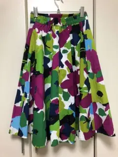 【新品】アミスインポータント　花柄スカート