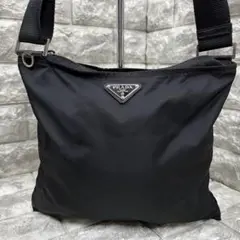 【人気】PRADA プラダ サコッシュ 三角プレート 白タグ 黒 ナイロン