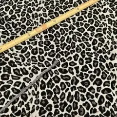 ジャガード織り グレー ヒョウ柄 1m×幅1.5ｍ 幅広 生地 織物 ハギレ