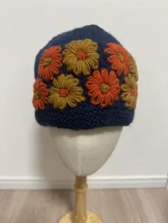 花柄刺繍のネイビーキャップ ネパール　ハンドメイド