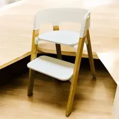 ストッケステップス　調整可能なベビー用チェア