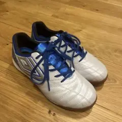 umbro アンブロ　フットサルシューズ ホワイト/ブルー
